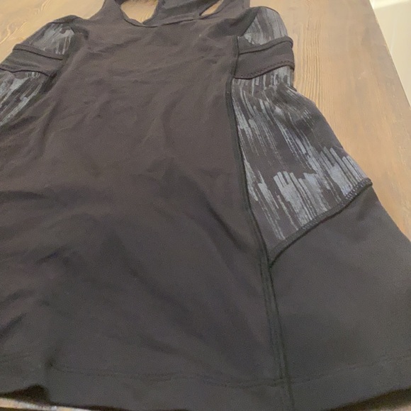 Lululemon - Picture 2 of 4